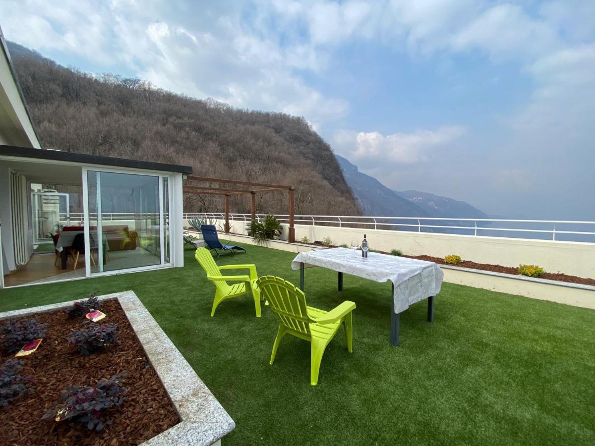 Attico With Big Terrace In Residence With Pool Valbrona Eksteriør billede