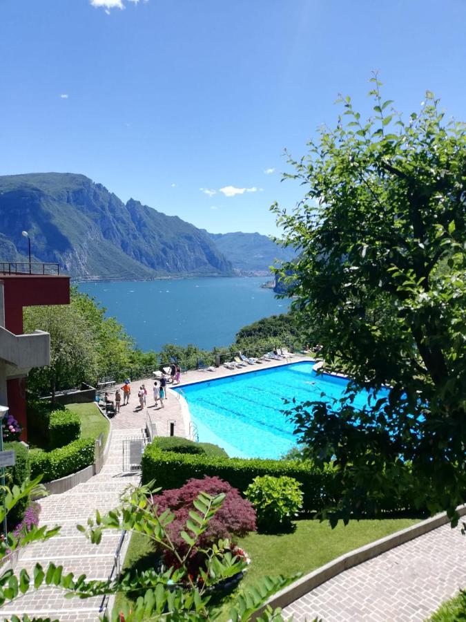 Attico With Big Terrace In Residence With Pool Valbrona Eksteriør billede
